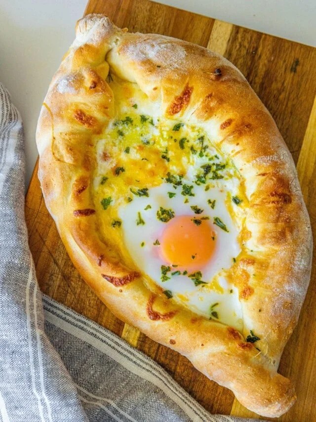 cropped-khachapuri-Geogian-cheese-bread-recipe-picture6.jpg