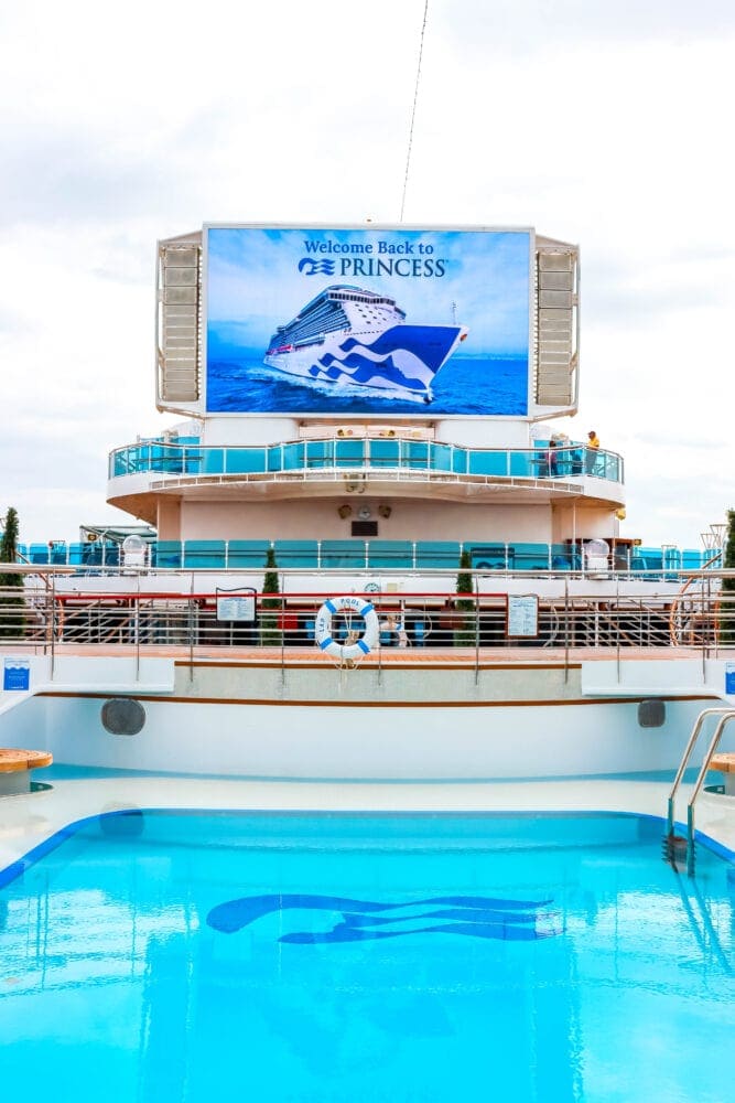 picture of majestic princess pool