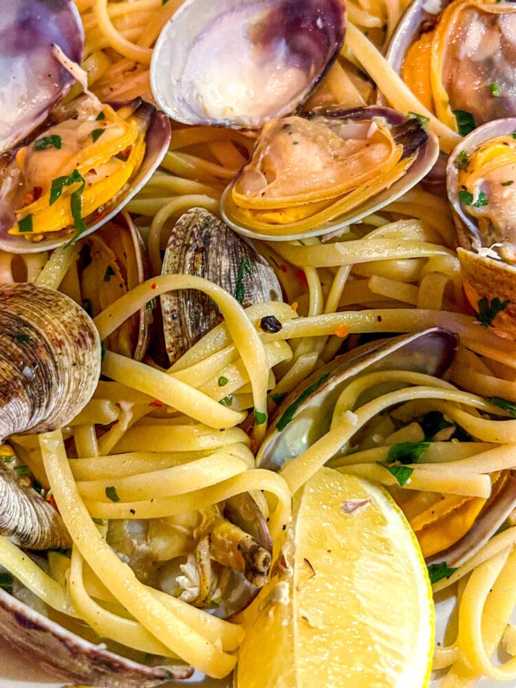 picture of clam pasta in a bowl