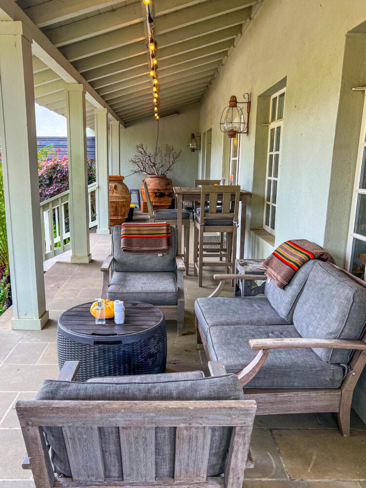 picture of patio with teak furniture