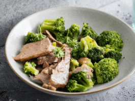 Delicious and Easy Lunch Recipe, Meat chunks with Broccoli